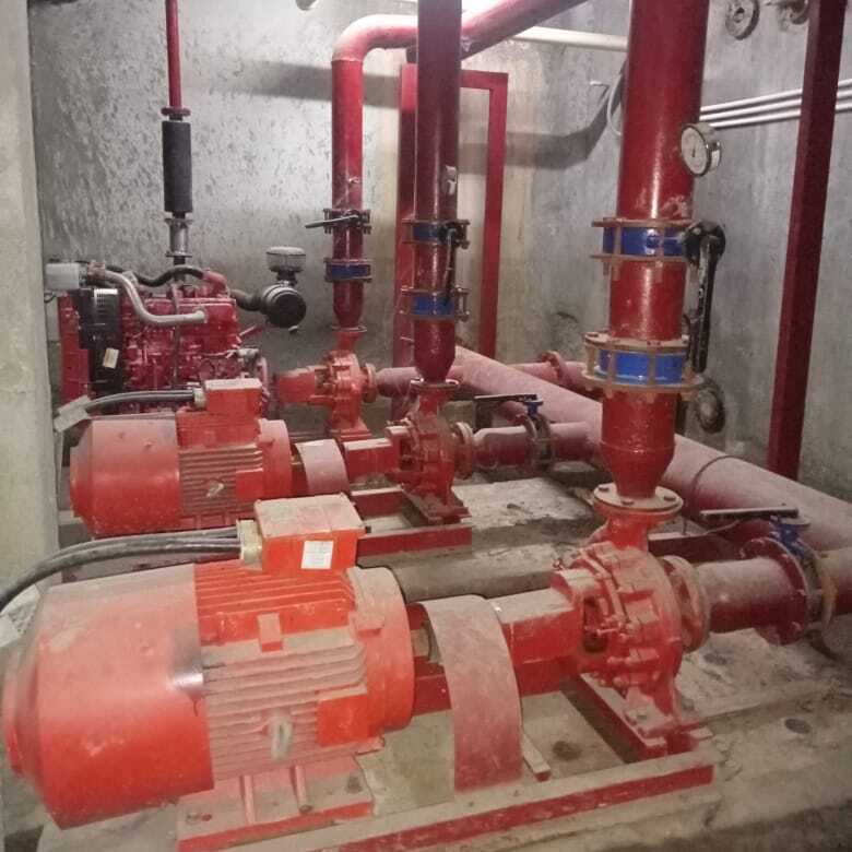 Fire pump discharge header with valves